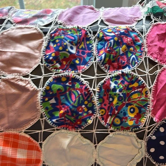 Yo yo Quilt top VTG fabric 63” x 94” crochet bed cover wall hanging art granny - Picture 13 of 15